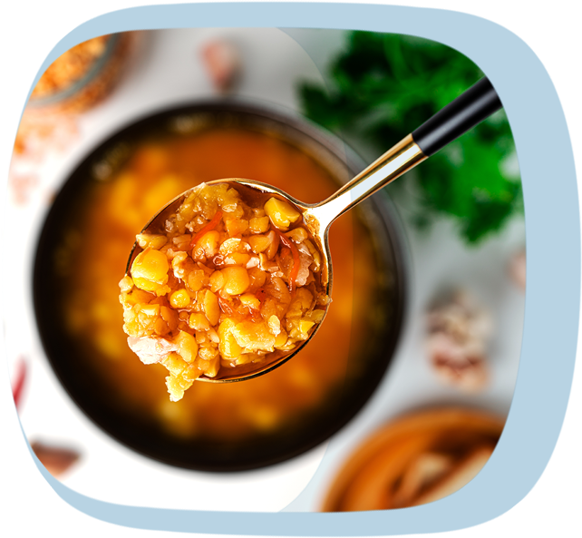 Ein Löffel mit Eintopf